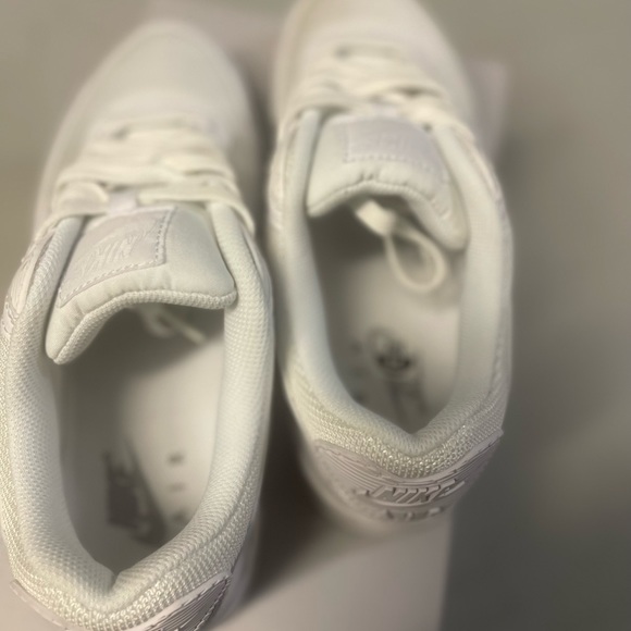 White NIKE AIR MAX - Picture 5 of 5